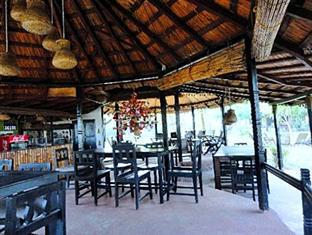 Hotel Sapana Village Lodge Читван Екстериор снимка