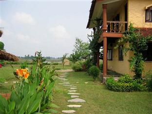 Hotel Sapana Village Lodge Читван Екстериор снимка